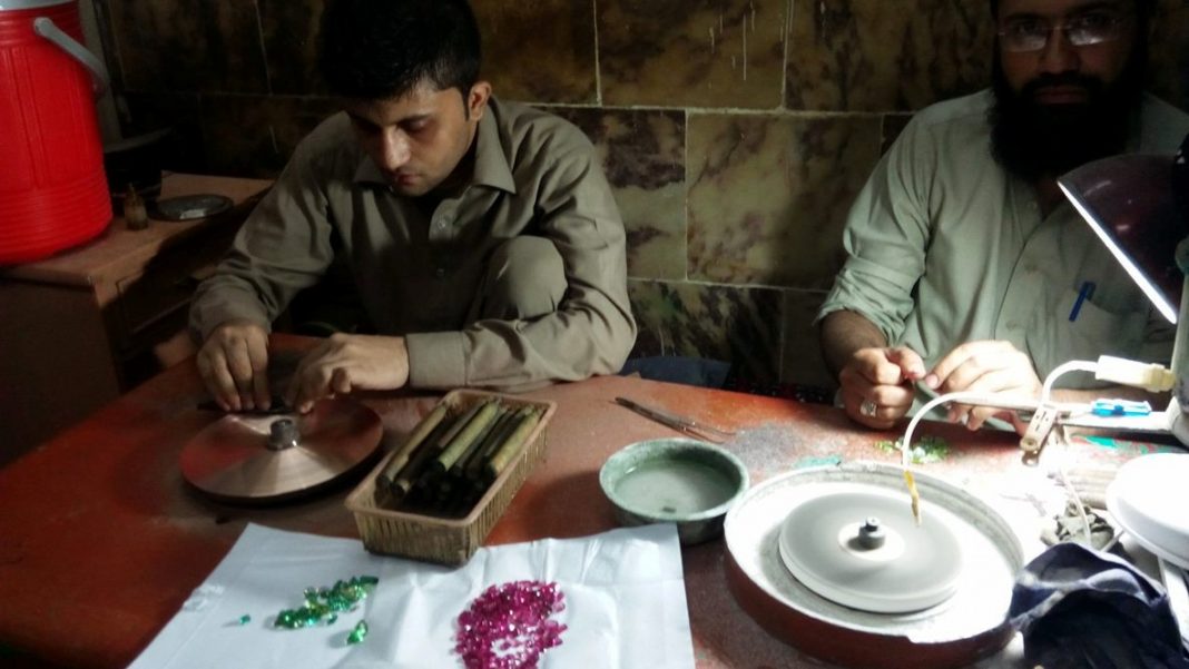 Rough gemstones are cut by a dealer in Namak Mandi. | Photo by News Lens Pakistan