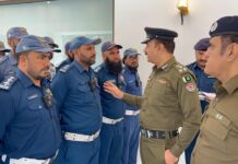 خبردار یونیفارم پر لگے کیمرہ کی آنکھ آپ کو دیکھ رہی ہے